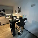 Geheimtipp KÖNIGSSTUHL - Altstadt-Apartment nahe Warnowufer
